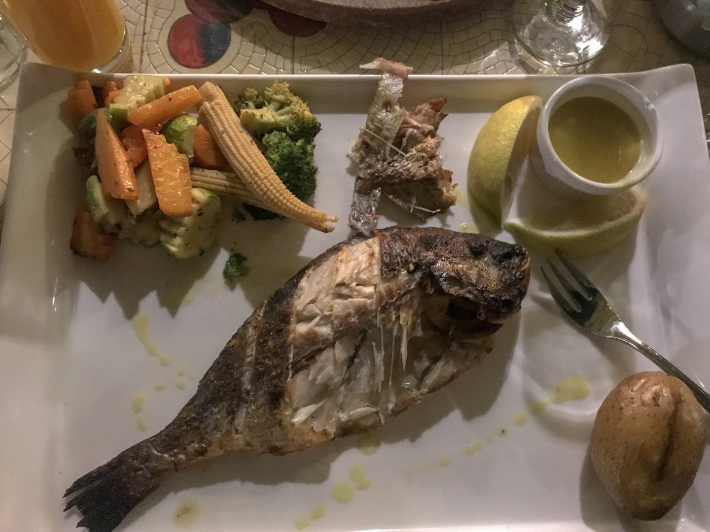  Jordan Adventures Part 5 - Aqaba and the Red Sea - food photo - grilled fish with lemon sauce and vegetables