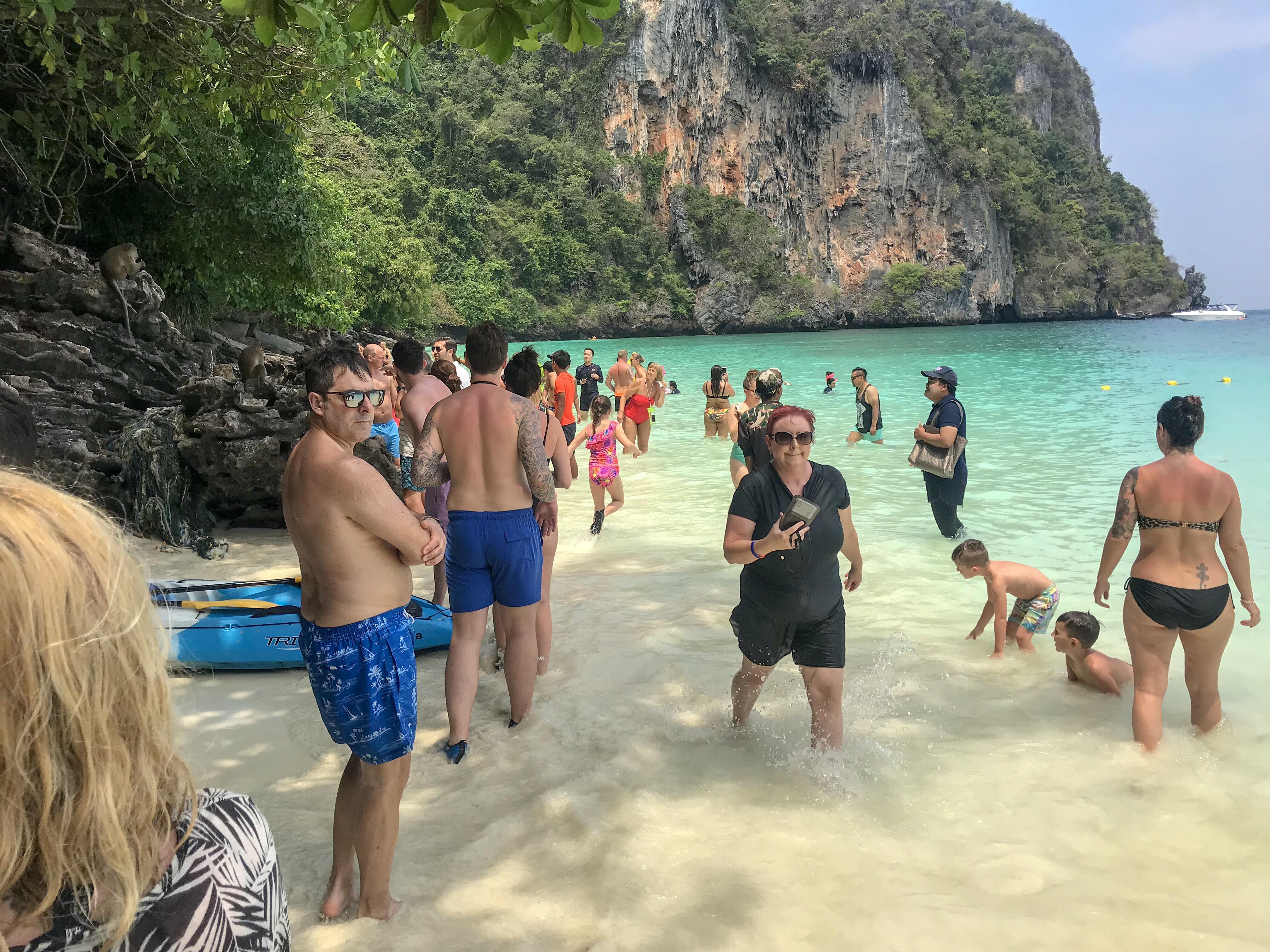Paradise - Monkey Bay with hoardes of people 